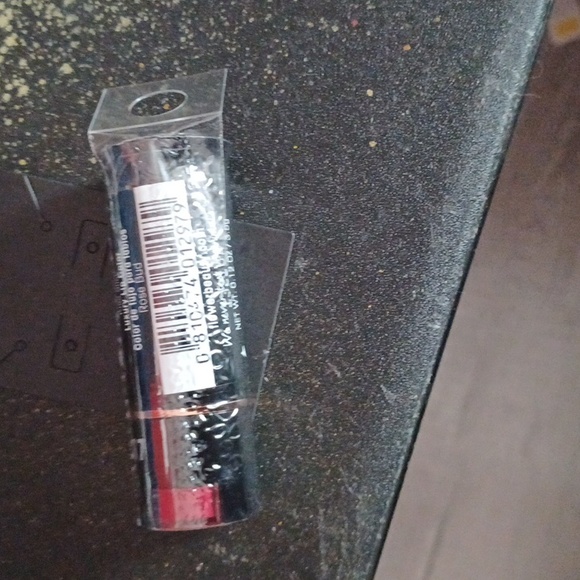 FLOWER BY Drew Barrymore - Picture 2 of 6